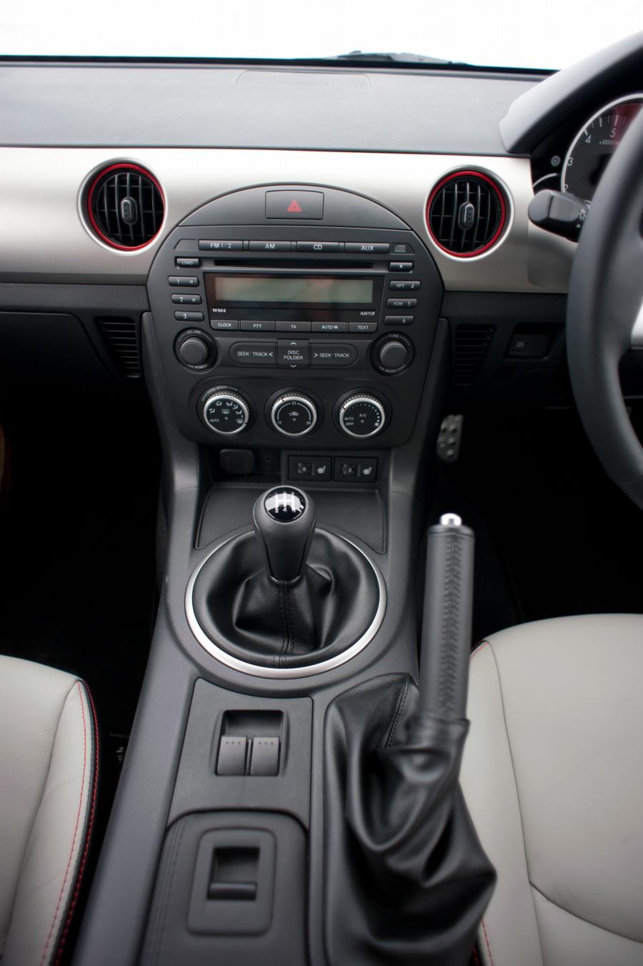  Mazda MX-5 Kuro 2012 года  (UK) (фото 5 из 54)